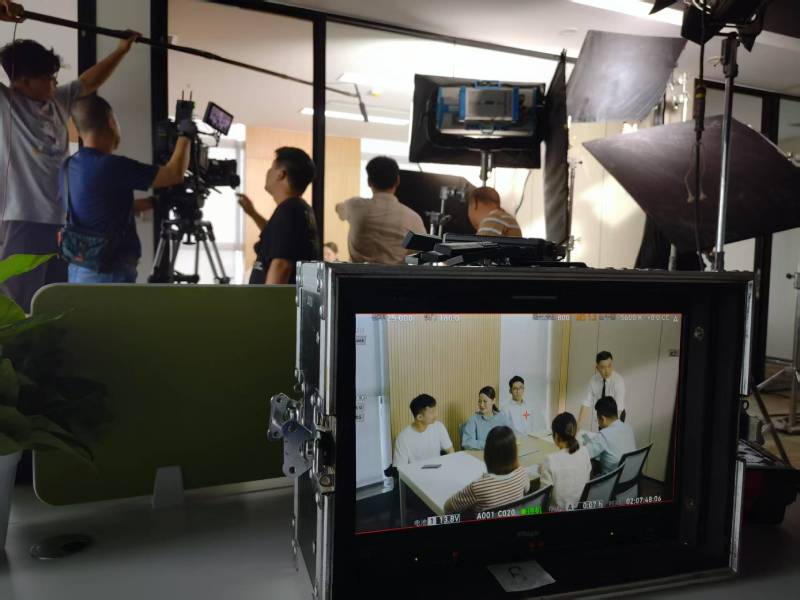 南雄市TVC拍摄公司：科技产品视觉化大师，诠释未来感与功能美学
